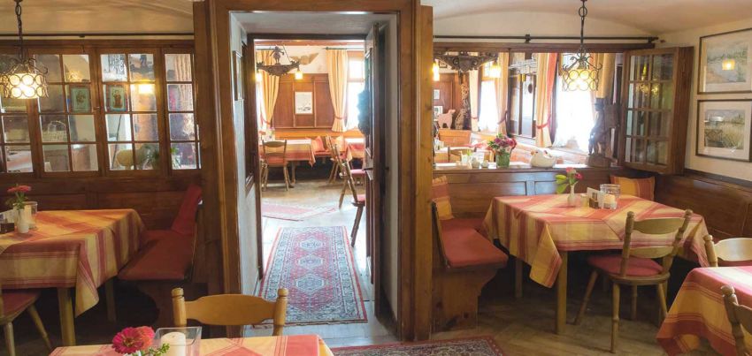 Gaststube, Restaurant, Landgasthof "Zum Goldenen Kreuz" Pfrungen