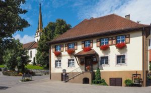 Gaststätte, Gasthof, Restaurant, Biergarten, Zimmervermietung, Ferienwohnung, Landgasthof "Zum Goldenen Kreuz" Pfrungen