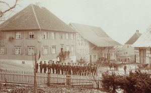 Musikverein vor dem, Landgasthof "Zum Goldenen Kreuz" Pfrungen ca. 1890